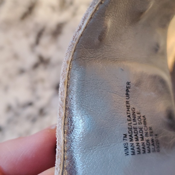 Women's Kenneth Cole Reaction Silver Sandals - Picture 7 of 8